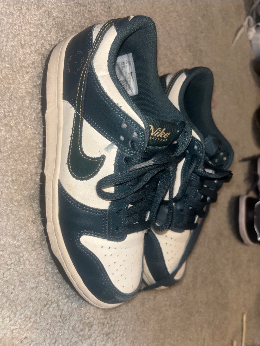 Nike Kids Low-Top Sneakers in White and Dark Green